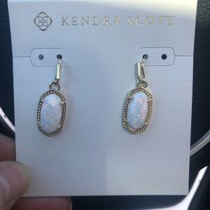 New with tags Kendra Scott gold Lee drop earrings in upgraded white Kyocera Opal